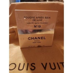 *VINTAGE*CHANEL No. 19 -Luxury Bath Powder -POUDRE APRES BAIN-3 oz.-NEW & SEALED